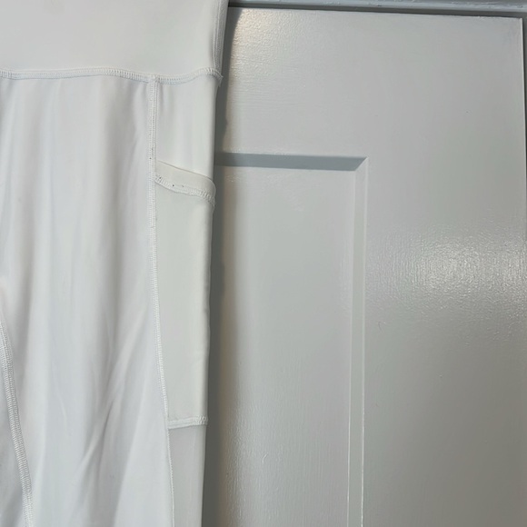 Aerie offline 7/8 inches hi-rise White High-Waisted Leggings size medium. - Picture 2 of 7
